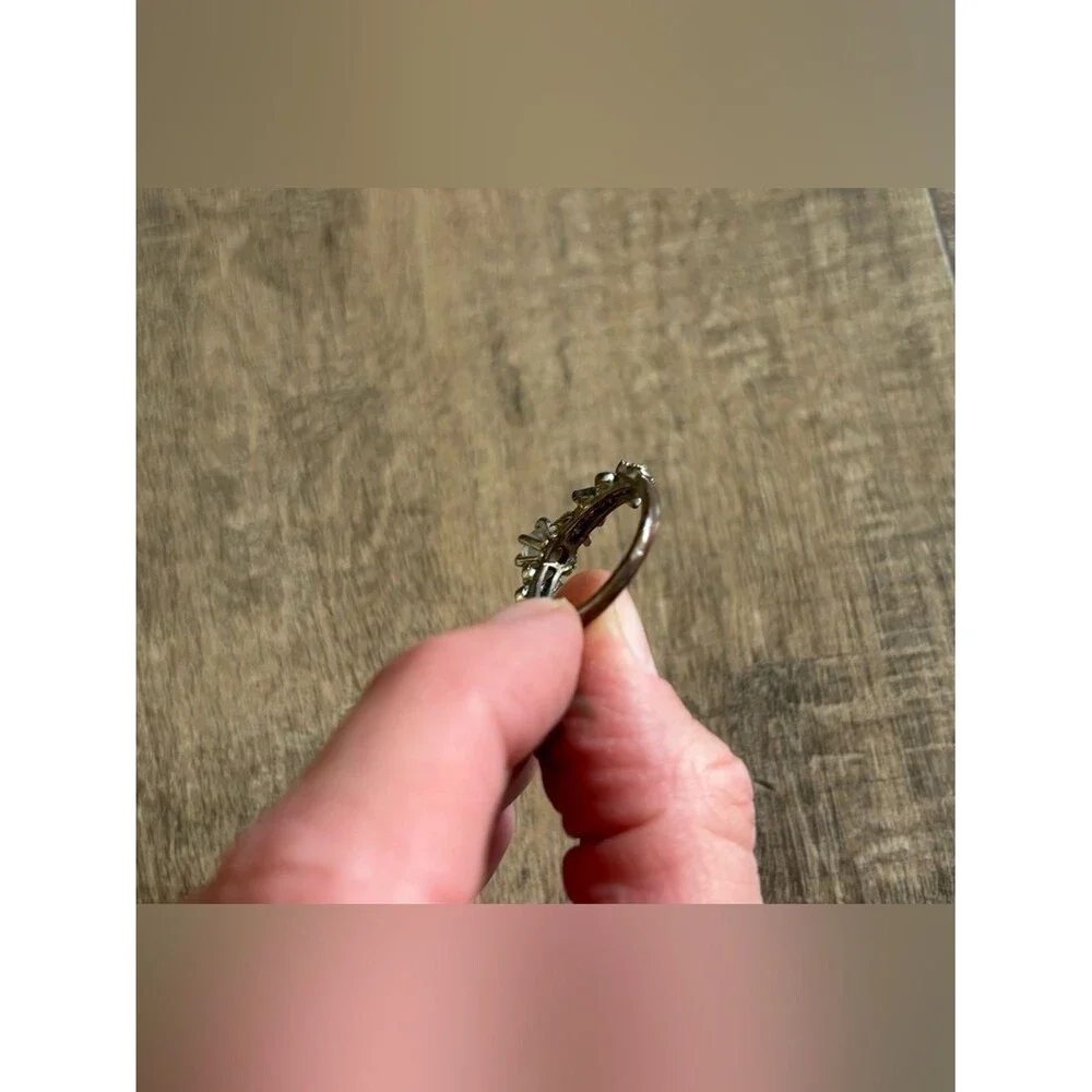 Fashion jewelry women’s size 10 metal and rhinestone secret garden style ring
